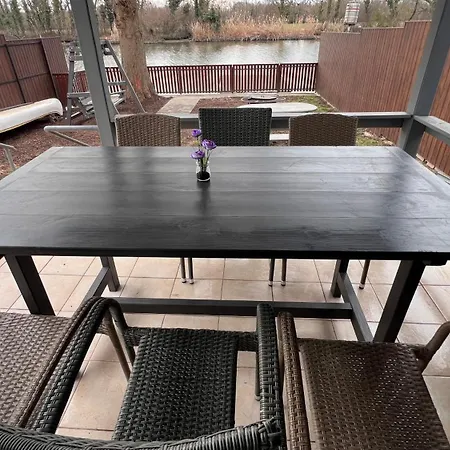 Baba Neni Nyaraloja Nyaraló